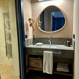 c9bed8c6-54d4-4e02-aee1-787b5142bbde